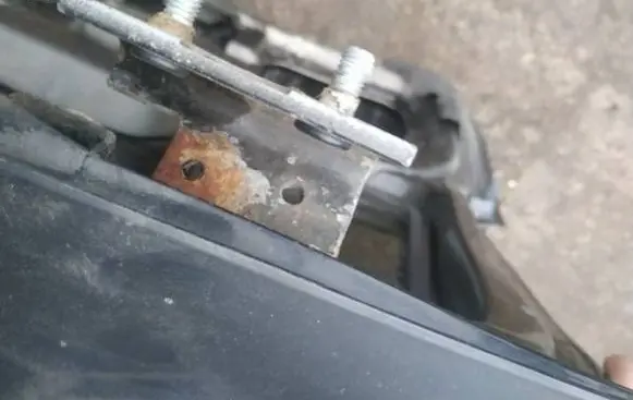 Peugeot 206 Tailgate/trunk/boot hinge