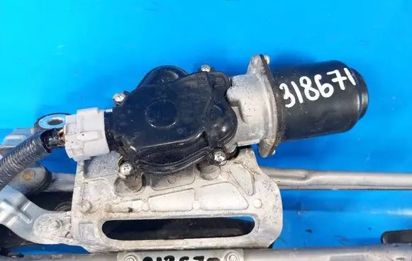 Mazda 3 II Wiper motor BBM467340