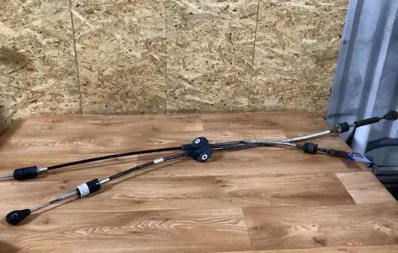 Ford Focus Gear shift cable linkage 4M5R7E395