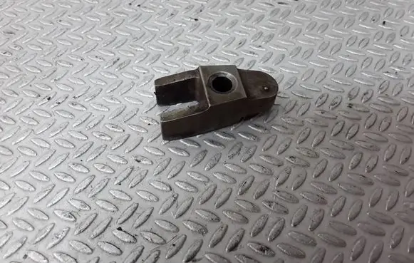 Mercedes-Benz C W203 Fuel Injector clamp holder