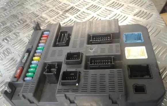 Peugeot 308 Comfort/convenience module 9663798180