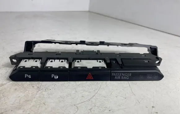 Volkswagen PASSAT B8 Hazard light switch 3G0927132 3G1853770A