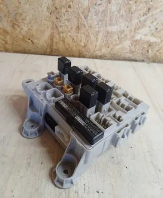 Toyota Previa (XR30, XR40) II Fuse module 8922128040 1D180091