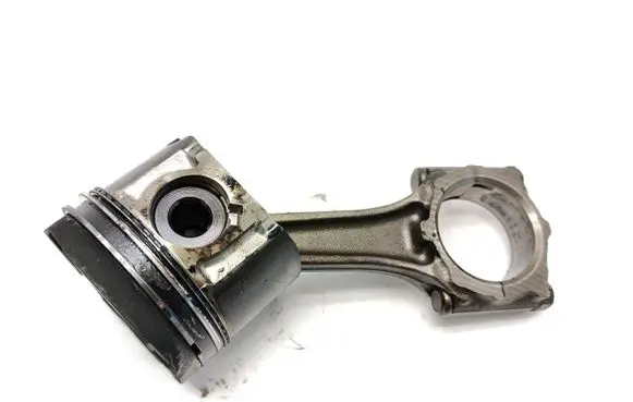 Opel Astra H Piston with connecting rod P885