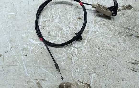 Engine bonnet (hood) release handle