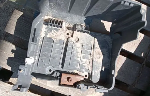 Renault Scenic II - Grand scenic II Battery tray 8200467409