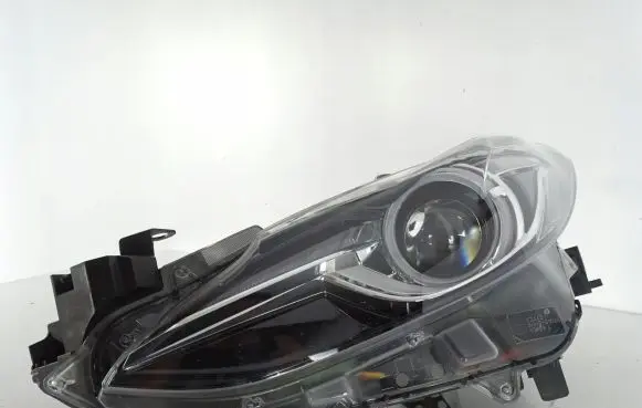 Mazda 3 III Headlight/headlamp