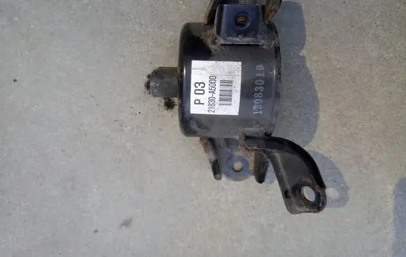 Hyundai i30 Engine mount bracket