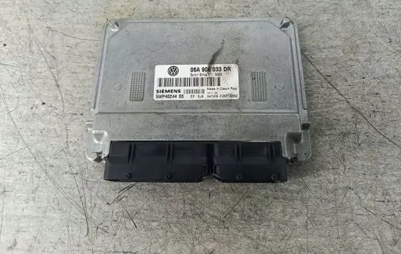 Volkswagen Touran I Engine control unit/module ECU 06A906033DR