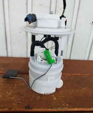 Peugeot 208 In-tank fuel pump 9851127180