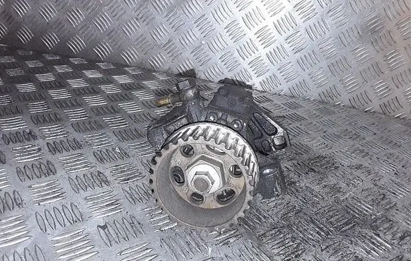 Renault Megane II Fuel injection high pressure pump 8200663258