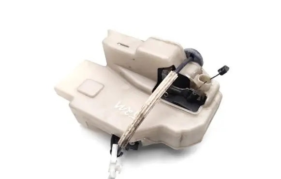 Volkswagen Touareg I Front door lock 7L0837090