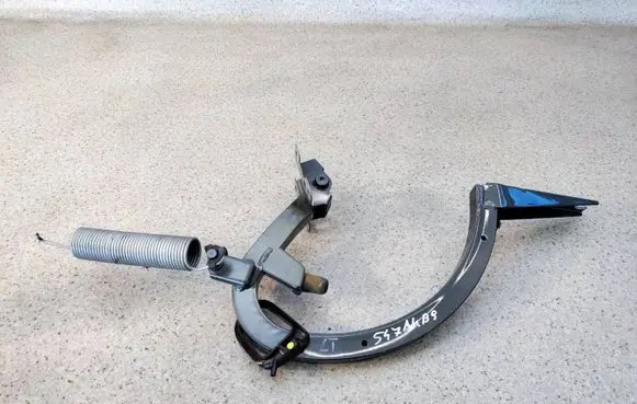 Tailgate/trunk/boot hinge