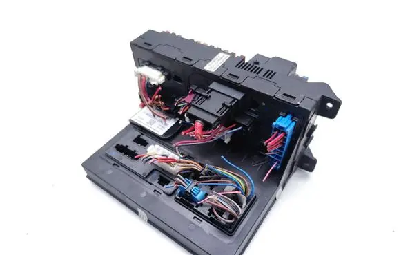 Mercedes-Benz CLS C219 Fuse module 2115457001