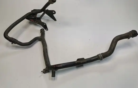 Volkswagen PASSAT B8 Engine coolant pipe/hose