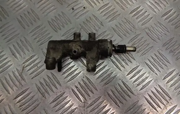 Opel Vectra C Fuel distributor 55203803