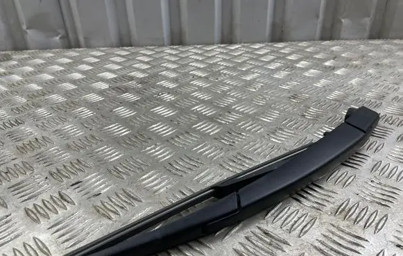 Nissan Qashqai J12 Rear wiper blade arm 