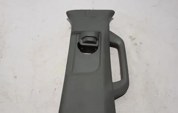 Chevrolet Silverado (B) pillar trim (top) 87846686