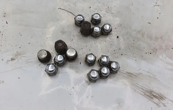 Nissan X-Trail T30 Nuts/bolts NOCODE