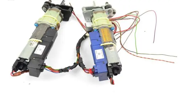 Volkswagen PASSAT B6 Tailgate/trunk/boot lift motor 3C9827383B