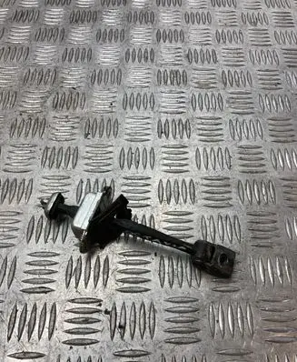 Skoda Octavia Mk2 (1Z) Front door check strap stopper