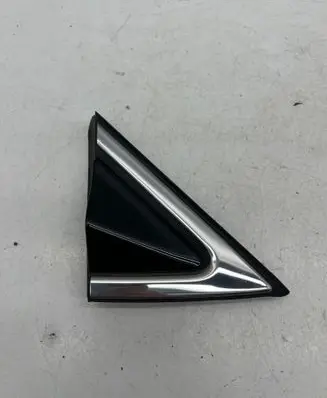 Hyundai Santa Fe Front door glass trim molding 861902W000