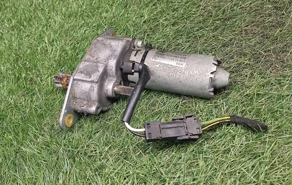 BMW X5 E53 Seat adjustment motor 8251629 1123401