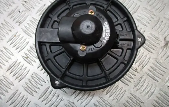 Suzuki Swift I Front door blower motor 