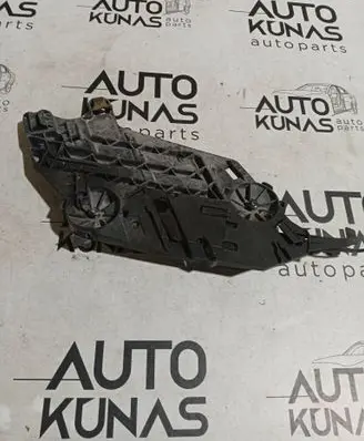 Skoda Octavia Mk2 (1Z) Headlight/headlamp mounting bracket 17031202