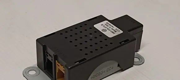 Volkswagen Golf VI Aerial antenna amplifier 5M0035570B