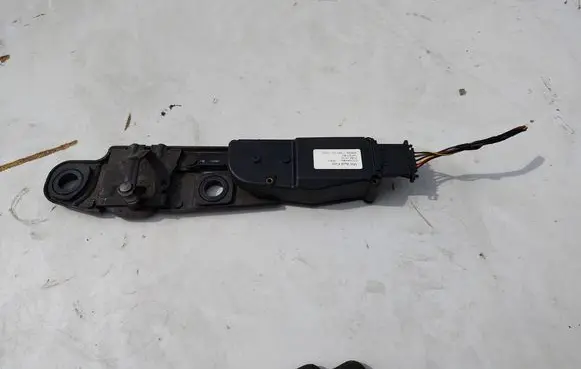 Volkswagen PASSAT B7 Tailgate/trunk/boot lift motor 3AF827887