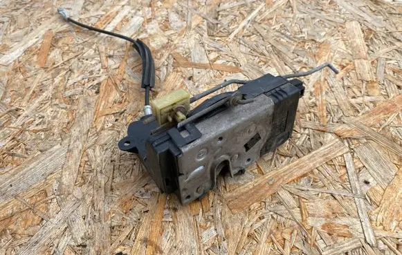 Opel Signum Front door lock 24447340