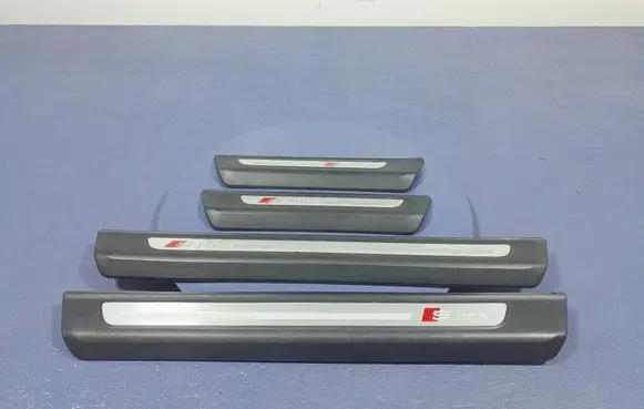 Audi Q7 4L Foot area side trim 4M0853373A