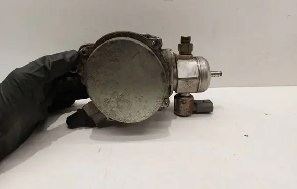 Audi A3 S3 8P Fuel injection high pressure pump 06H127025E 1000050713 0261520039
