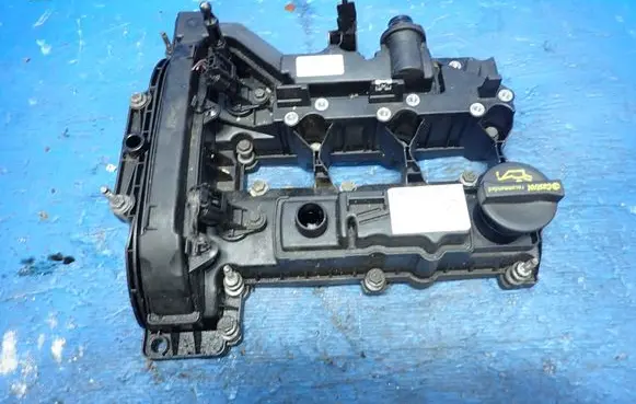 Ford Focus Rocker cam cover CM5G-6K271-CL