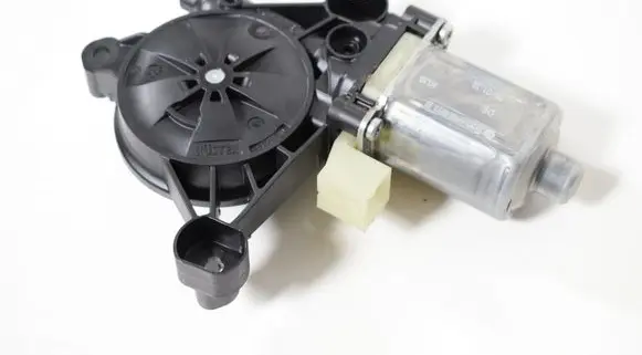 Audi A3 S3 8V Front door window regulator motor 5Q0959802B