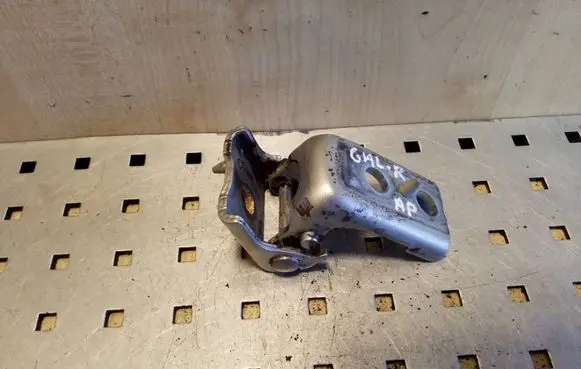 Peugeot 5008 Rear door lower hinge