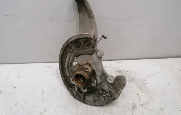 BMW 5 G30 G31 Front wheel hub 6884385