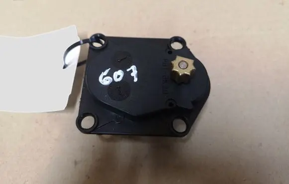 Peugeot 607 Air flap motor/actuator 657102J