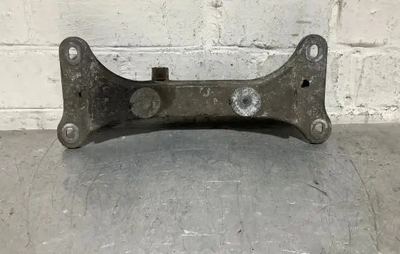 BMW 3 E90 E91 Gearbox mounting bracket 6778058