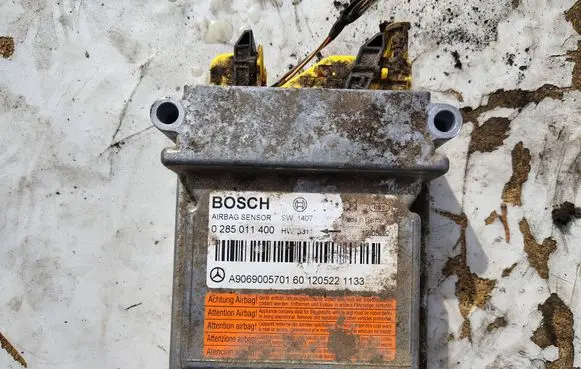 Mercedes-Benz Sprinter W906 Airbag control unit/module A9069005701