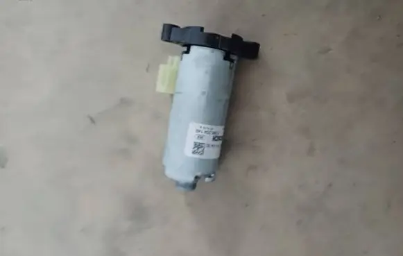 BMW 4 F32 F33 Seat adjustment motor 0390204149