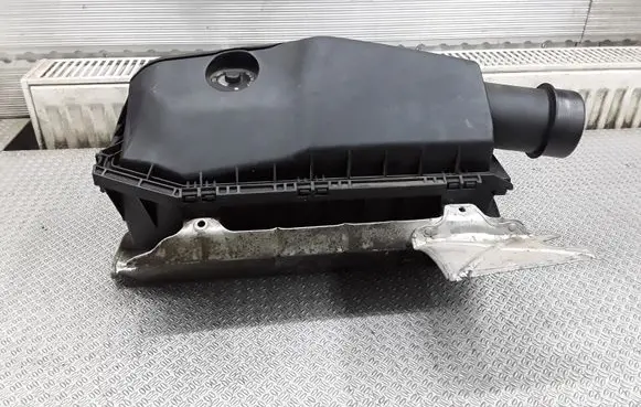 Mercedes-Benz ML W163 Air filter box A0000945568