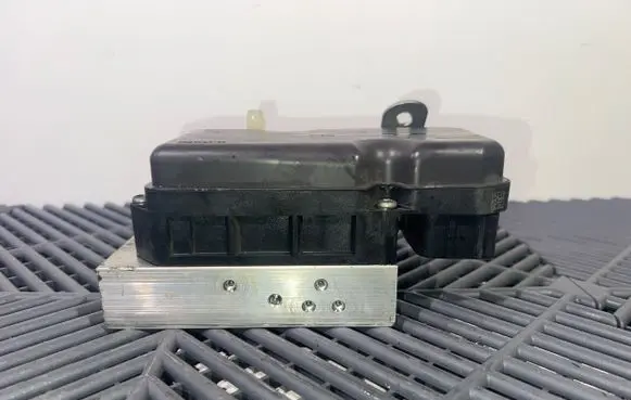 Toyota Prius (XW50) ABS Pump 4721047210