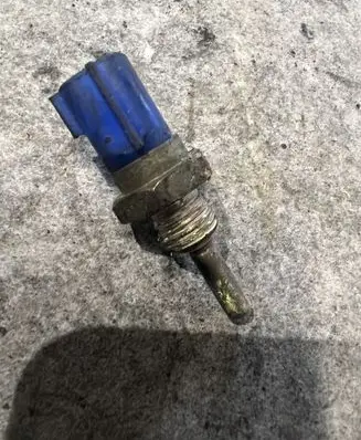 Nissan X-Trail T30 Coolant temperature sensor 