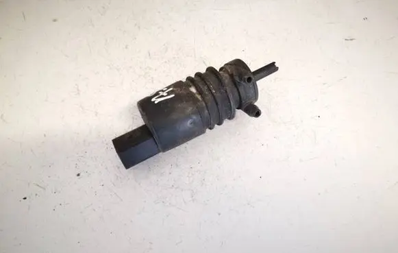 Mercedes-Benz C AMG W204 Windscreen/windshield washer pump 2048660221