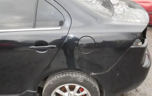 Mitsubishi Lancer VIII Fender