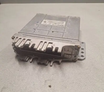 Chrysler Grand Voyager III Engine control unit/module P04686661AC 28SA3379 0281001708