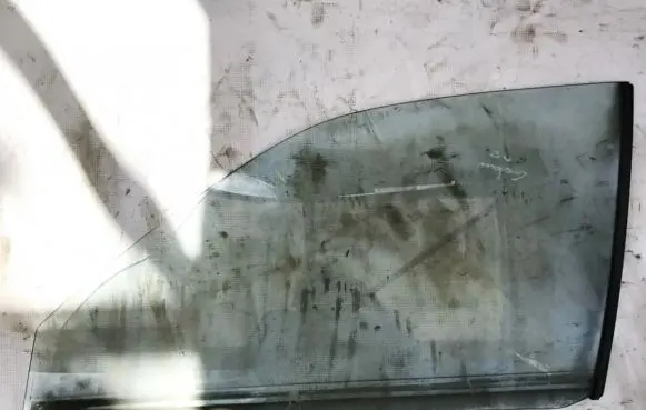 Mitsubishi Galant Front door window glass four-door