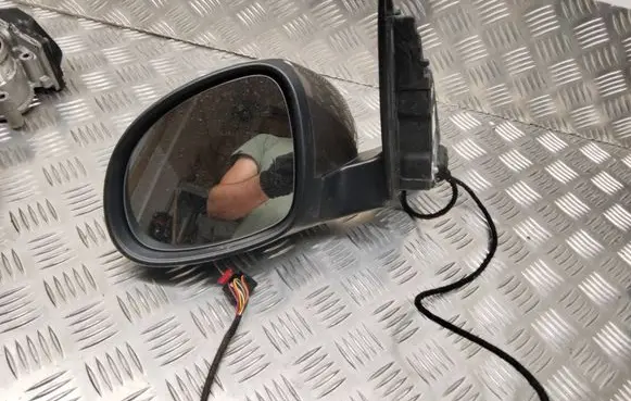 Skoda Yeti (5L) Front door electric wing mirror E1021062